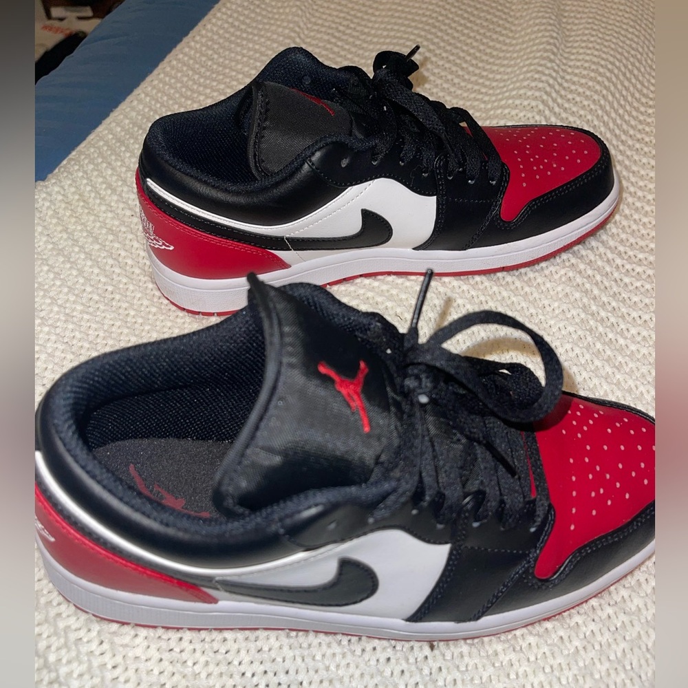Jordan low 1 Red and Black mens sneakers 7.5/women’s 9. Used excellent condition